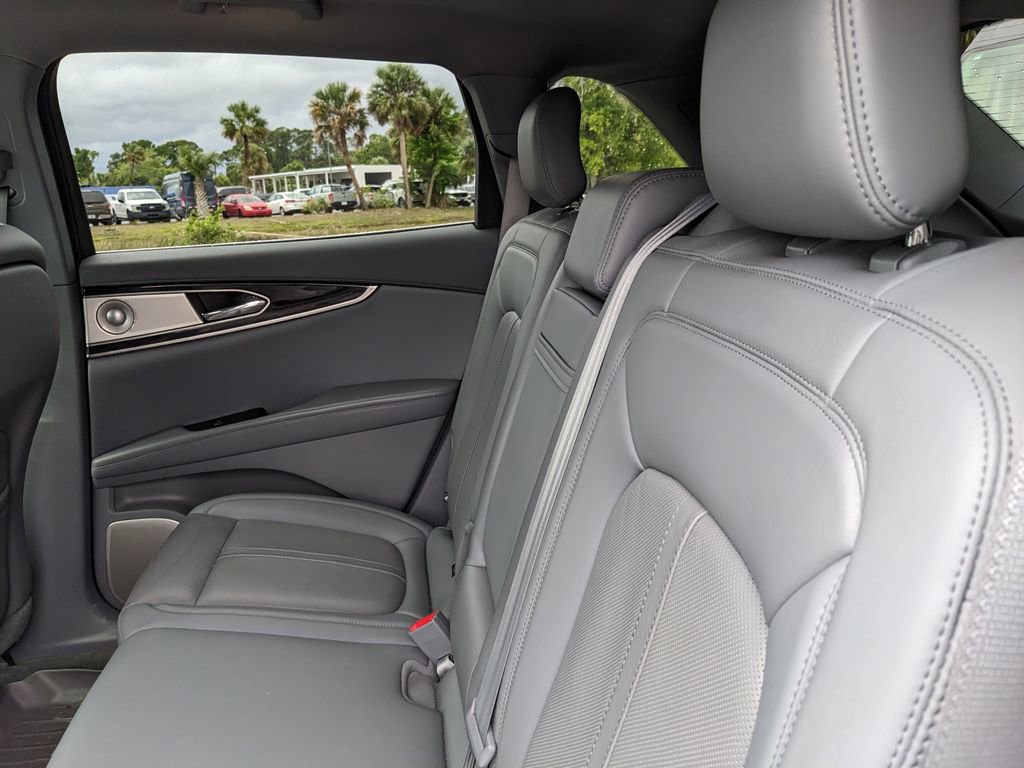 Used 2021 Lincoln Nautilus Reserve w/ Equipment Group 202A image 17