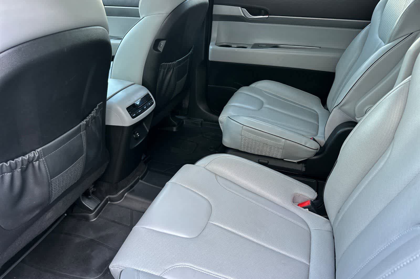 Used 2023 Hyundai Palisade SEL FWD image 4