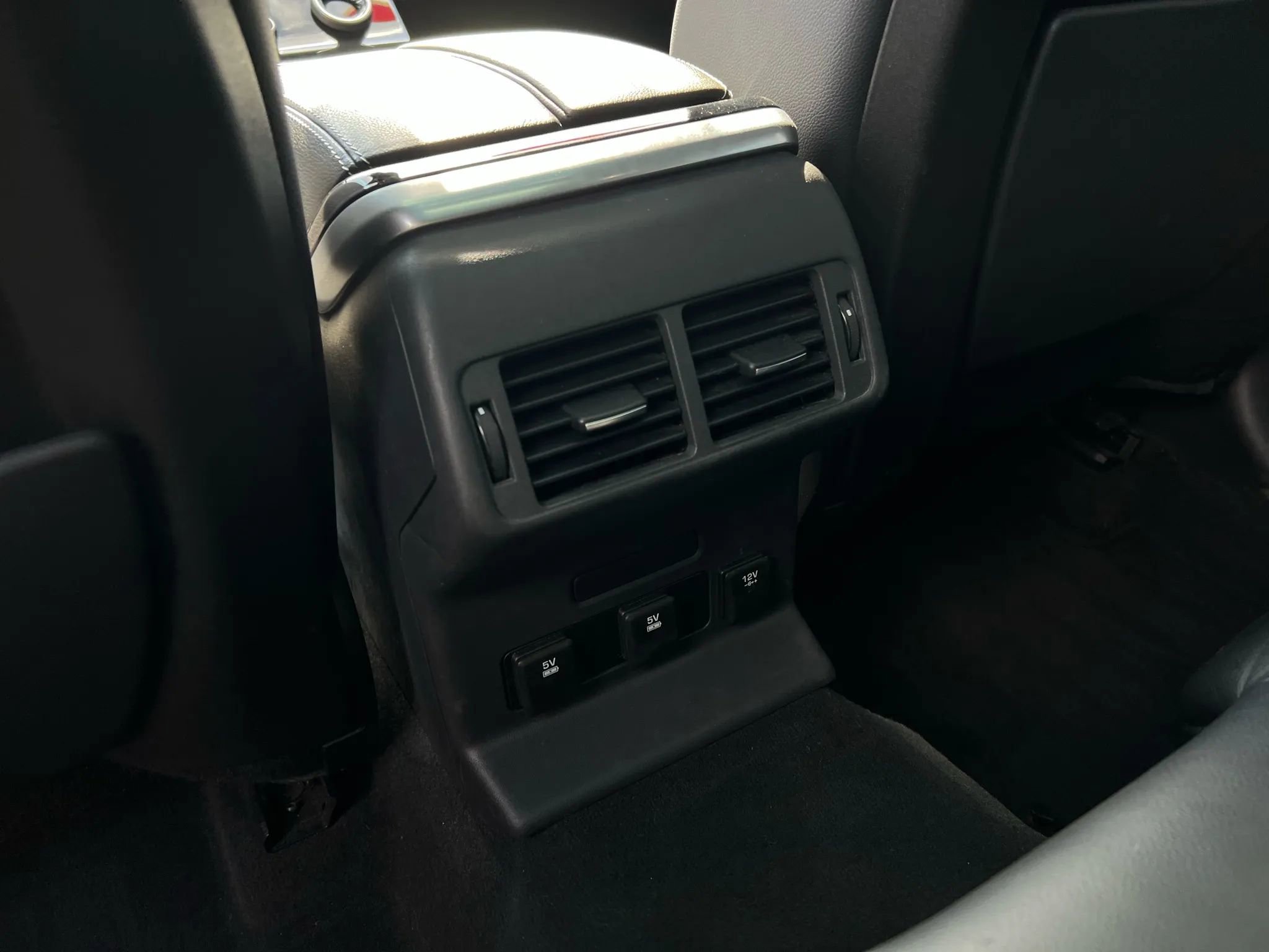 Used 2018 Land Rover Range Rover Velar R-Dynamic SE image 26