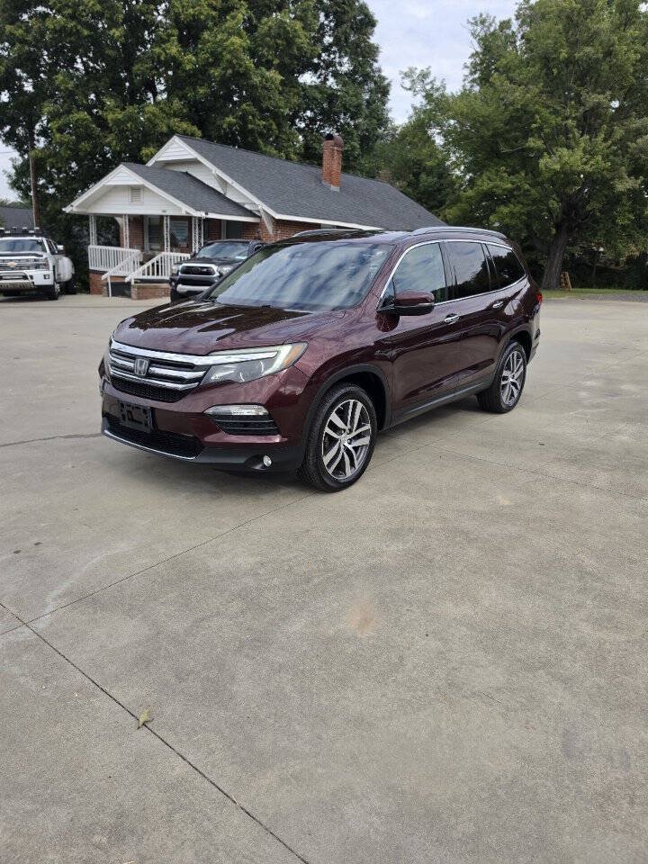 Used 2017 Honda Pilot Touring image 2