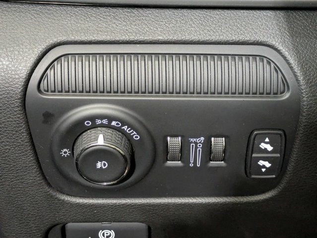 Certified 2024 Jeep Wagoneer L Series II AWD/4WD image 26