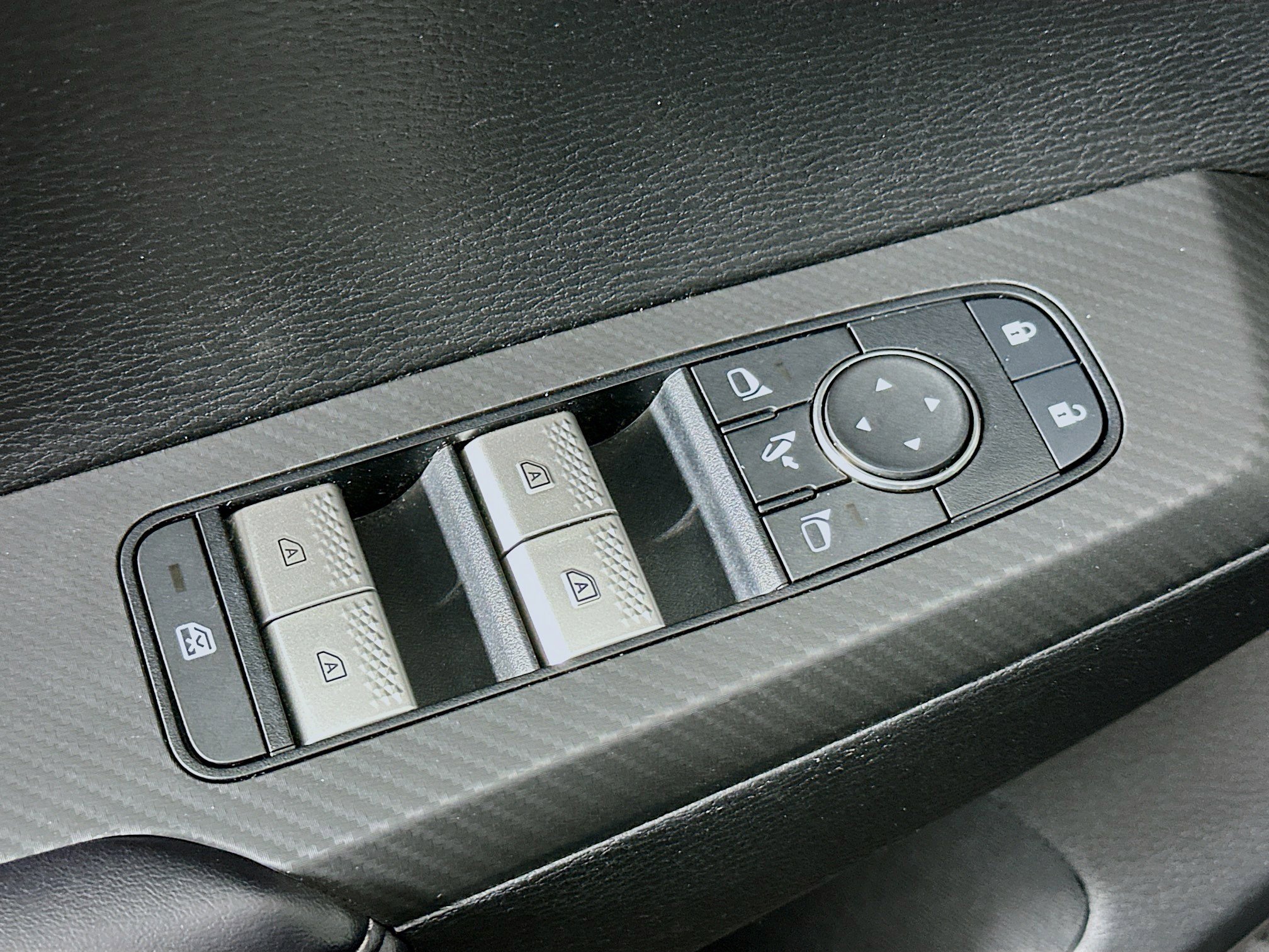 Used 2025 Mitsubishi Outlander SE FWD image 15
