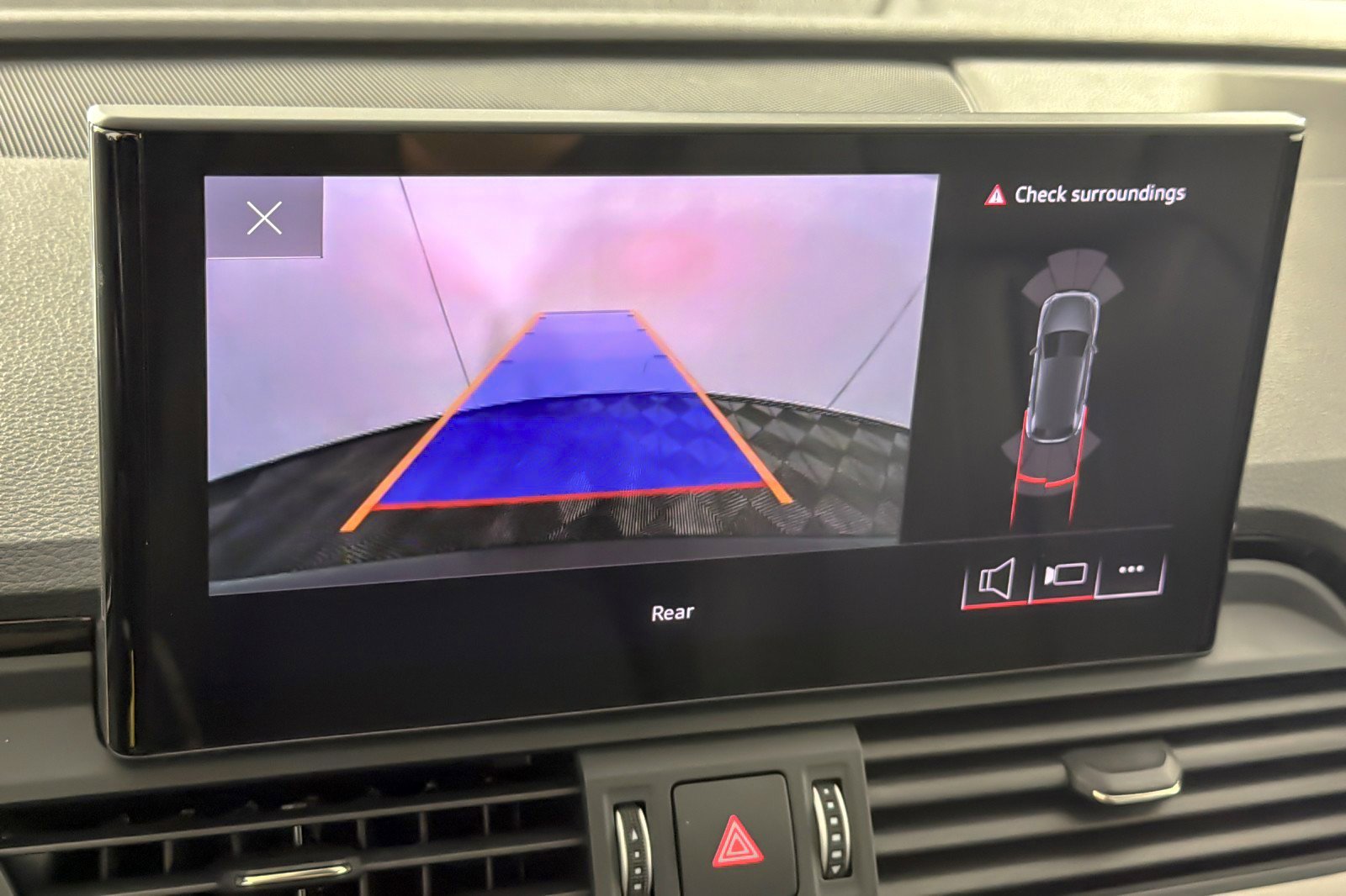 Used 2023 Audi Q5 e Premium w/ Convenience Package image 18