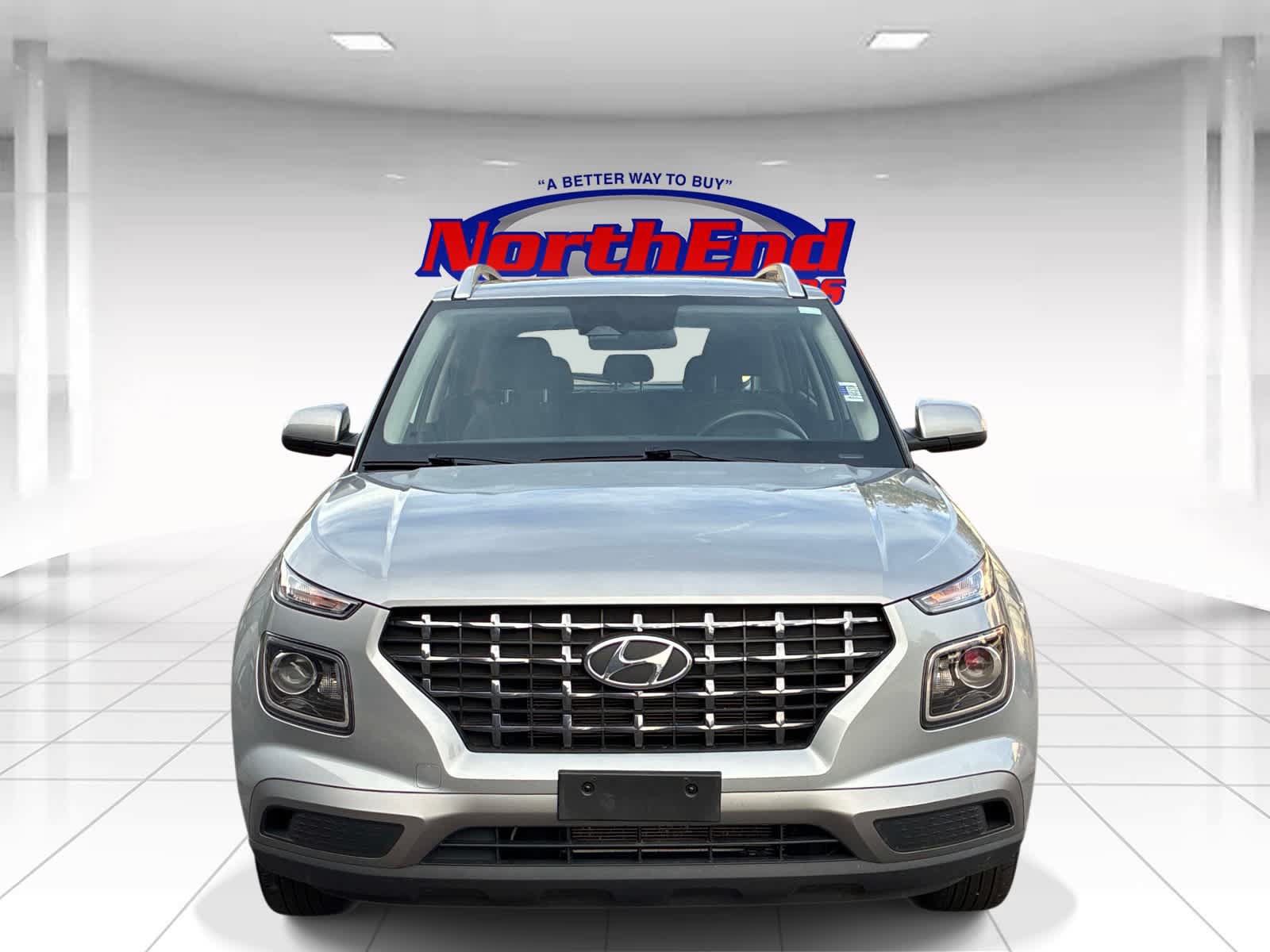 Used 2025 Hyundai Venue SEL FWD image 2