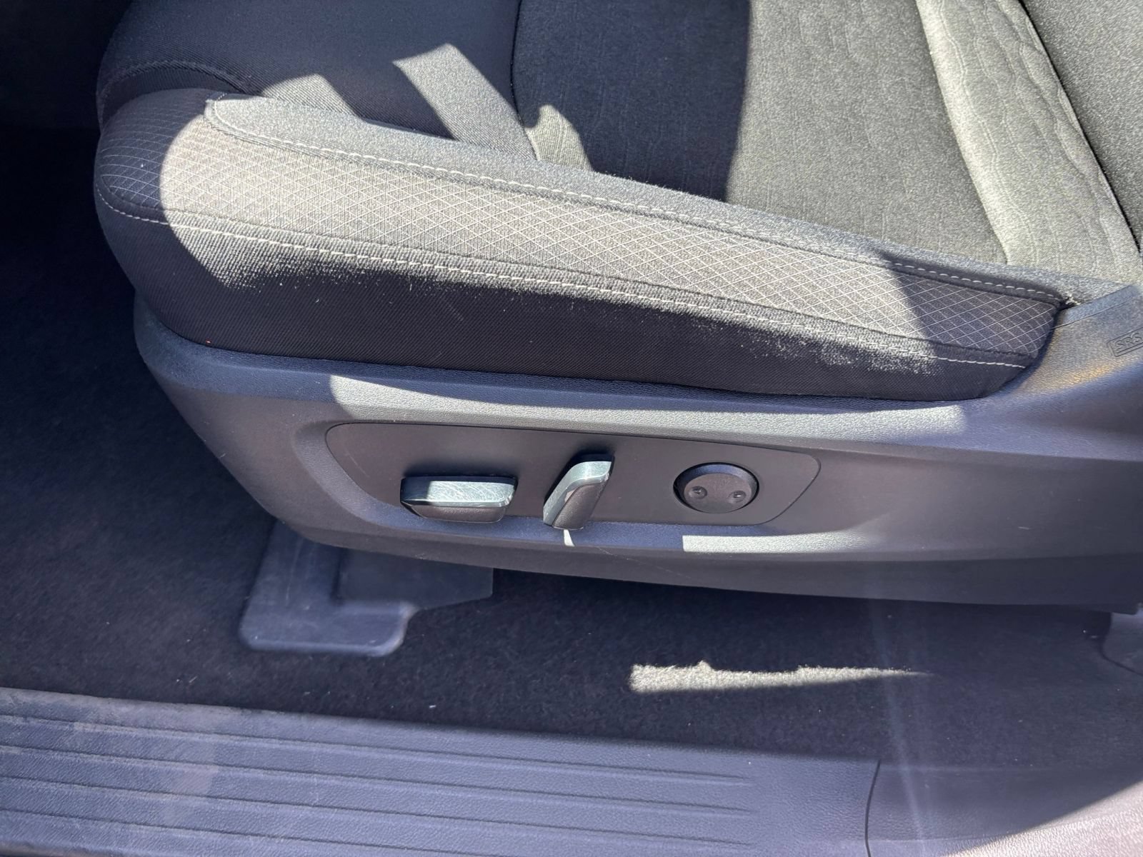 Used 2025 Nissan Pathfinder SV AWD/4WD image 21