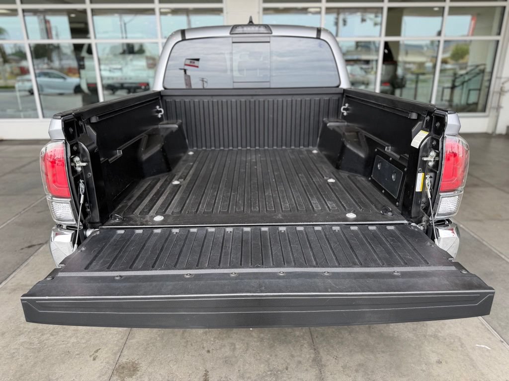 Certified 2019 Toyota Tacoma SR5 AWD/4WD image 15