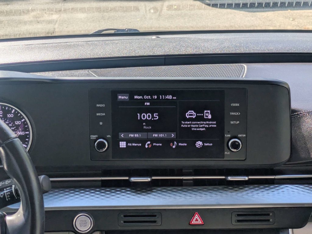 Used 2023 Kia Carnival LX FWD image 27