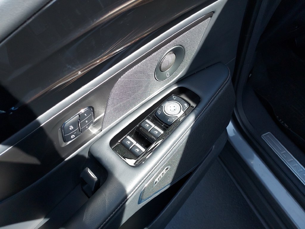 Used 2024 Lincoln Nautilus Premier w/ Equipment Group 102A AWD/4WD image 11