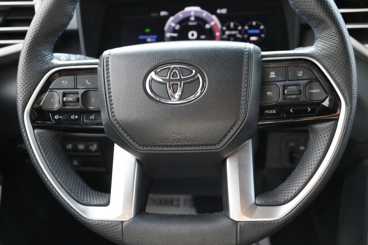 Used 2024 Toyota Sequoia Platinum AWD/4WD image 19