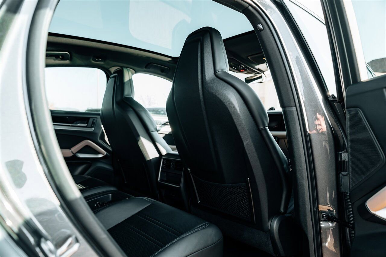 Used 2024 Porsche Cayenne Coupe image 43