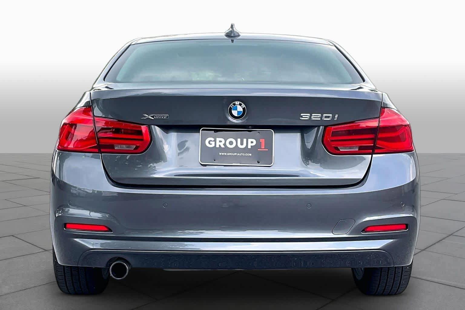 Used 2018 BMW 320i xDrive Sedan AWD/4WD image 4