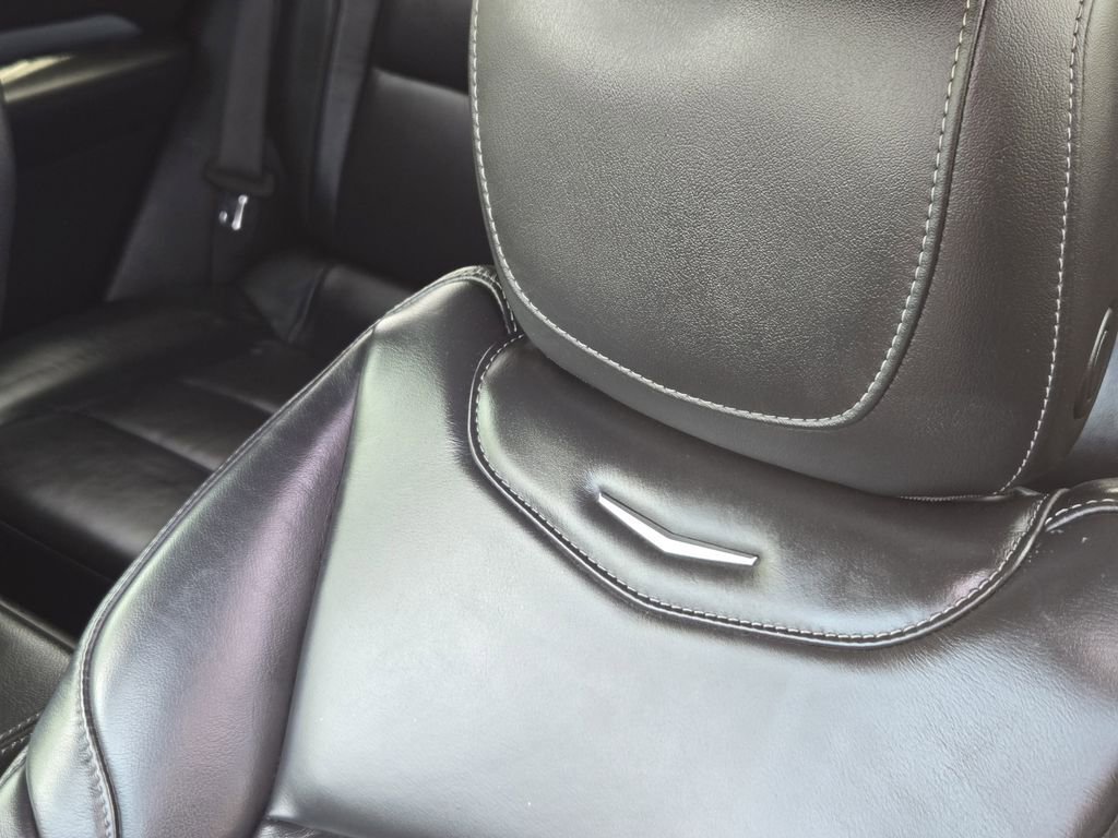 Used 2020 Cadillac XT4 Premium Luxury w/ Cold Weather Package image 16