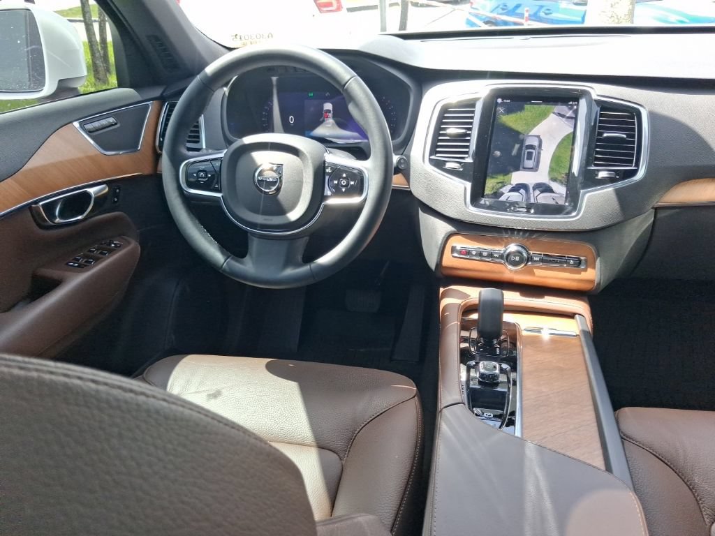 Certified 2025 Volvo XC90 B5 Plus w/ Protection Package Premier AWD/4WD image 10