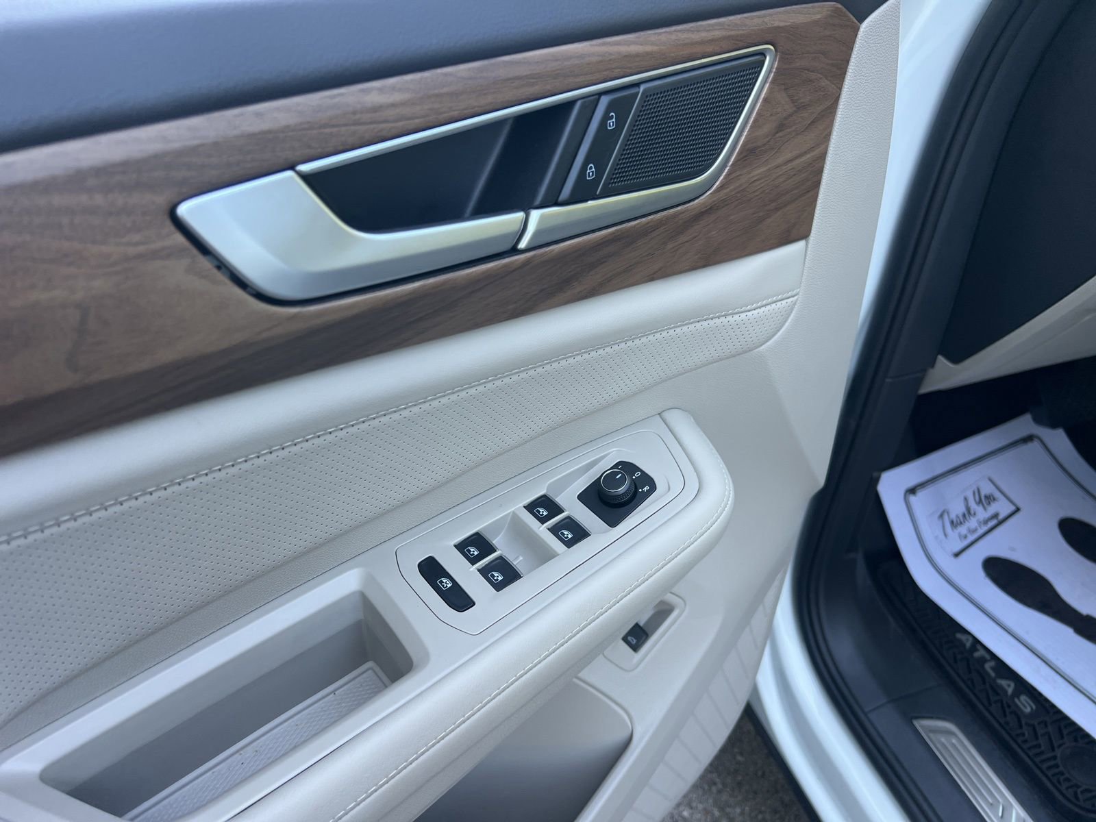 Certified 2026 Volkswagen Atlas SE w/ Panoramic Sunroof Package image 28