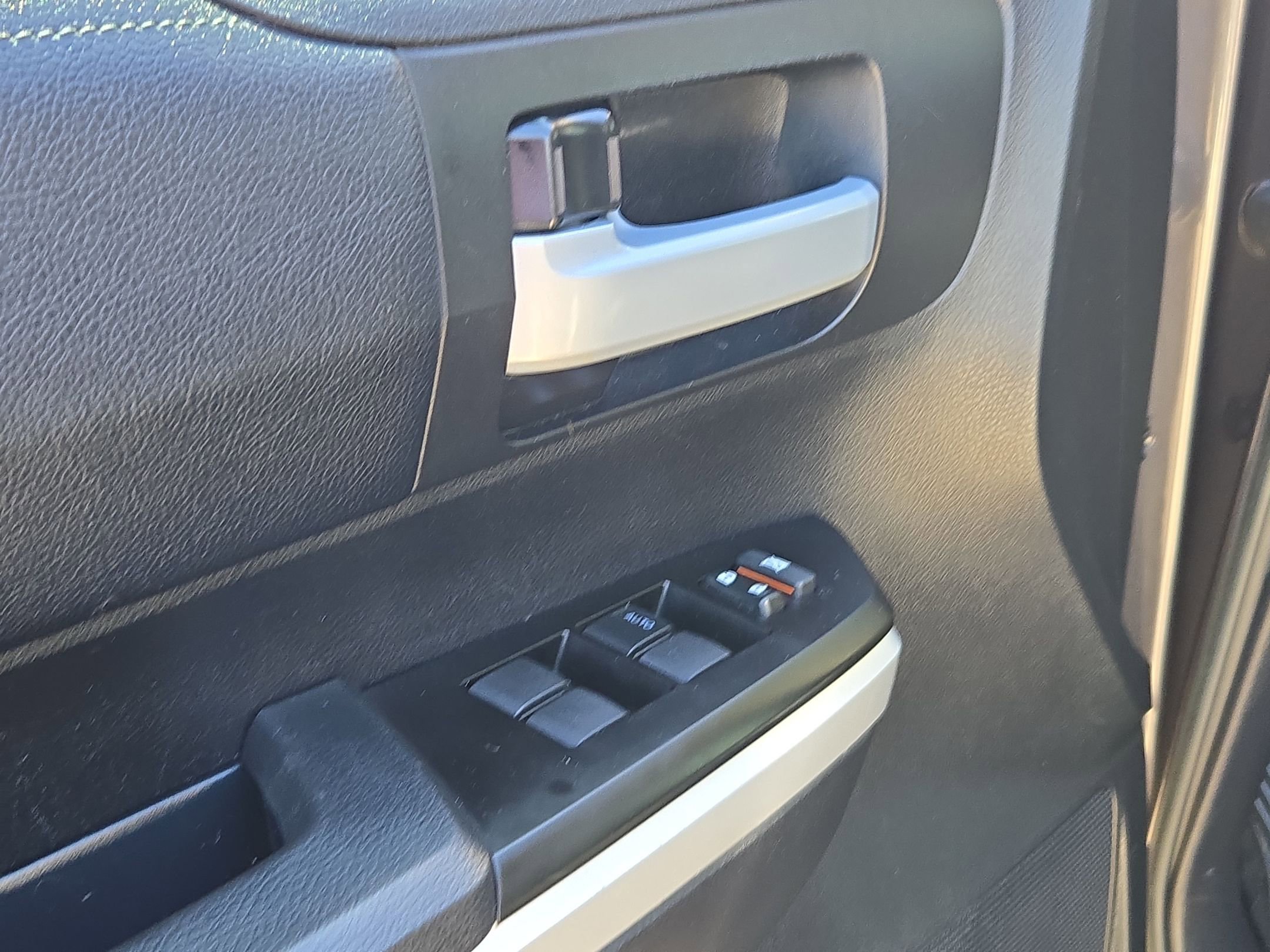 Used 2017 Toyota Tundra SR5 image 12