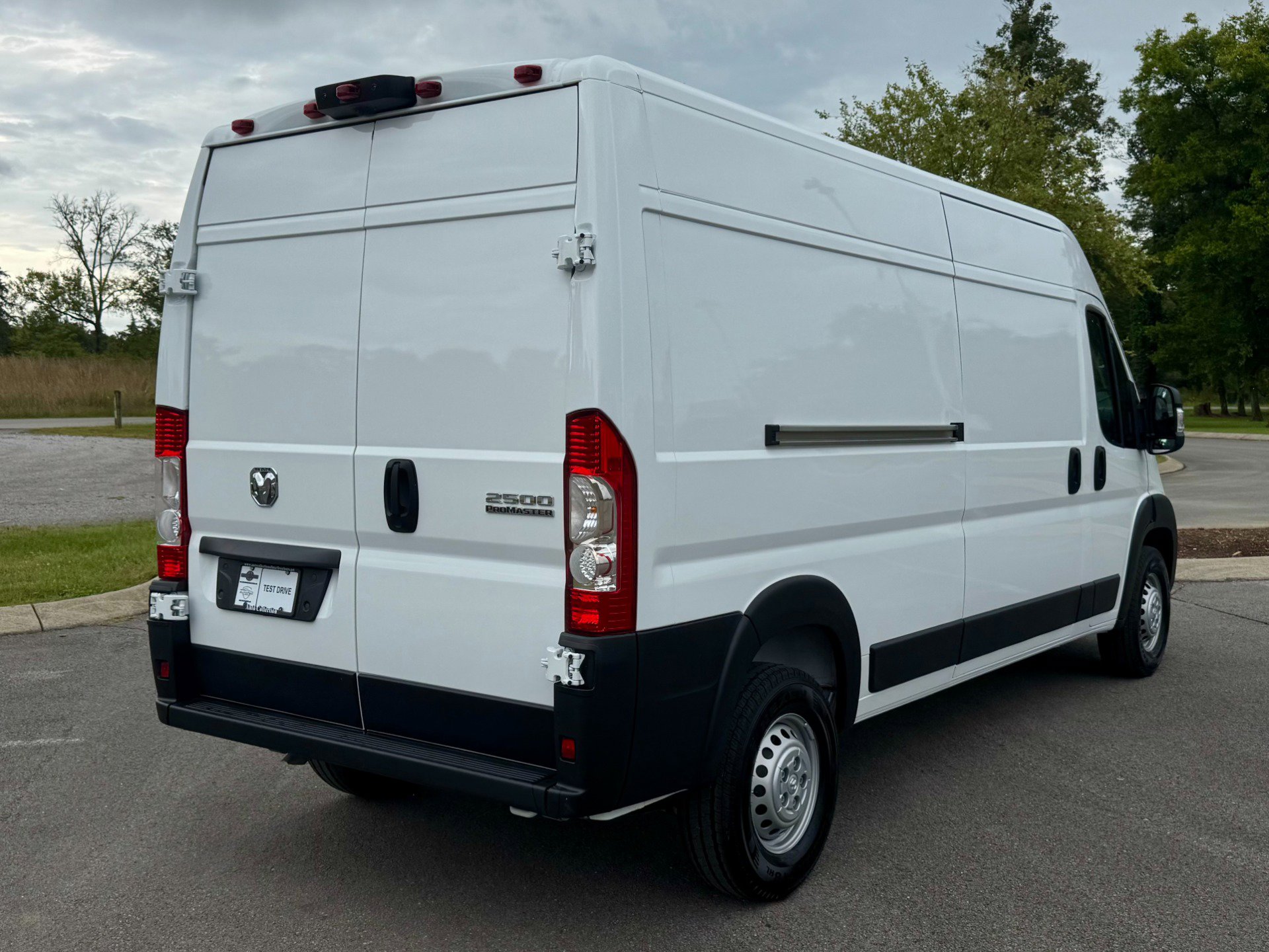 Used 2025 RAM ProMaster 2500 w/ Convenience Group image 4