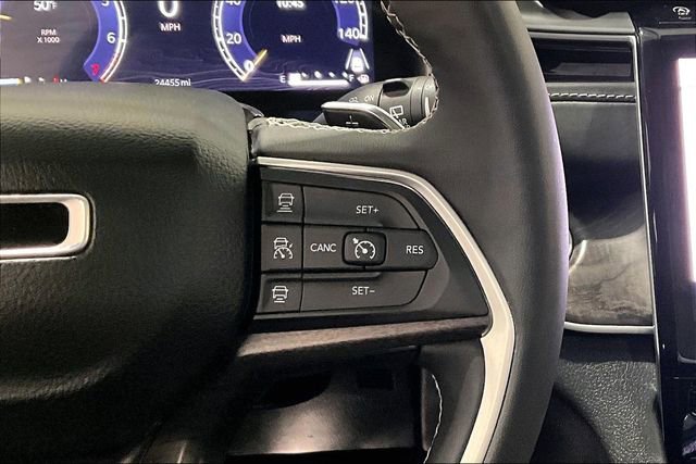 Used 2023 Jeep Grand Cherokee Limited w/ Luxury Tech Group II image 12