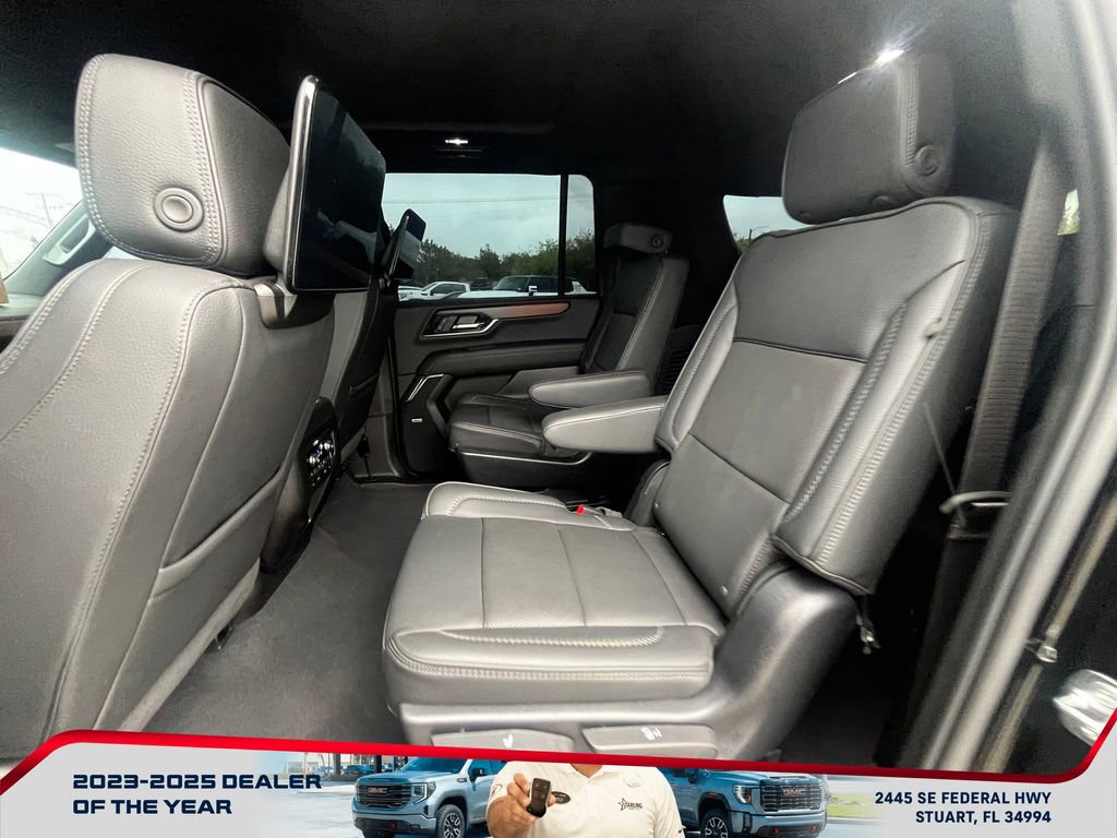 Used 2025 GMC Yukon XL Denali w/ Denali Reserve Package image 12