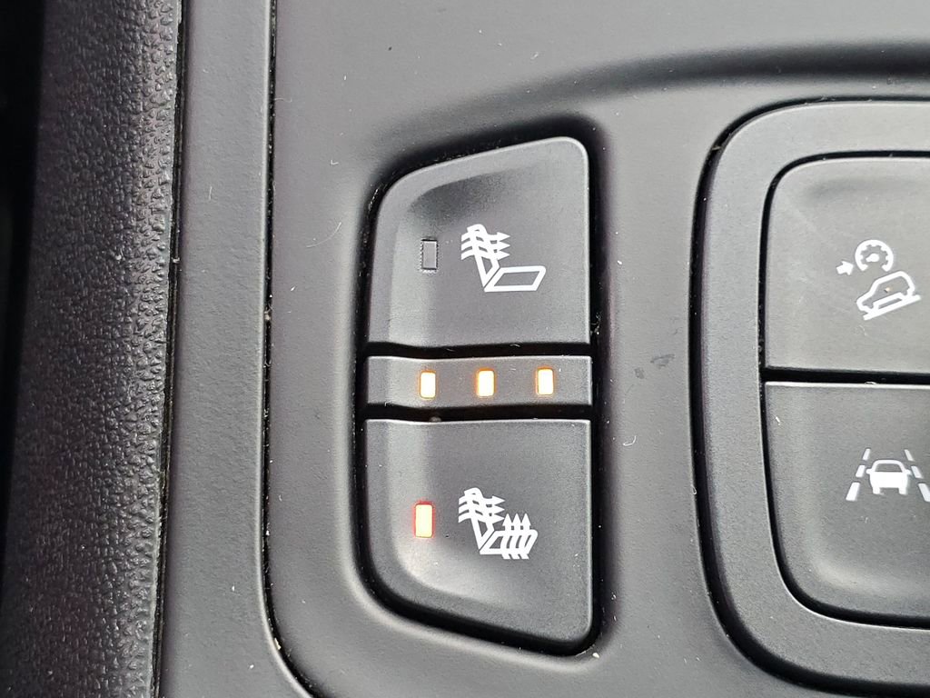 Used 2021 GMC Terrain SLE w/ Driver Convenience Package image 4