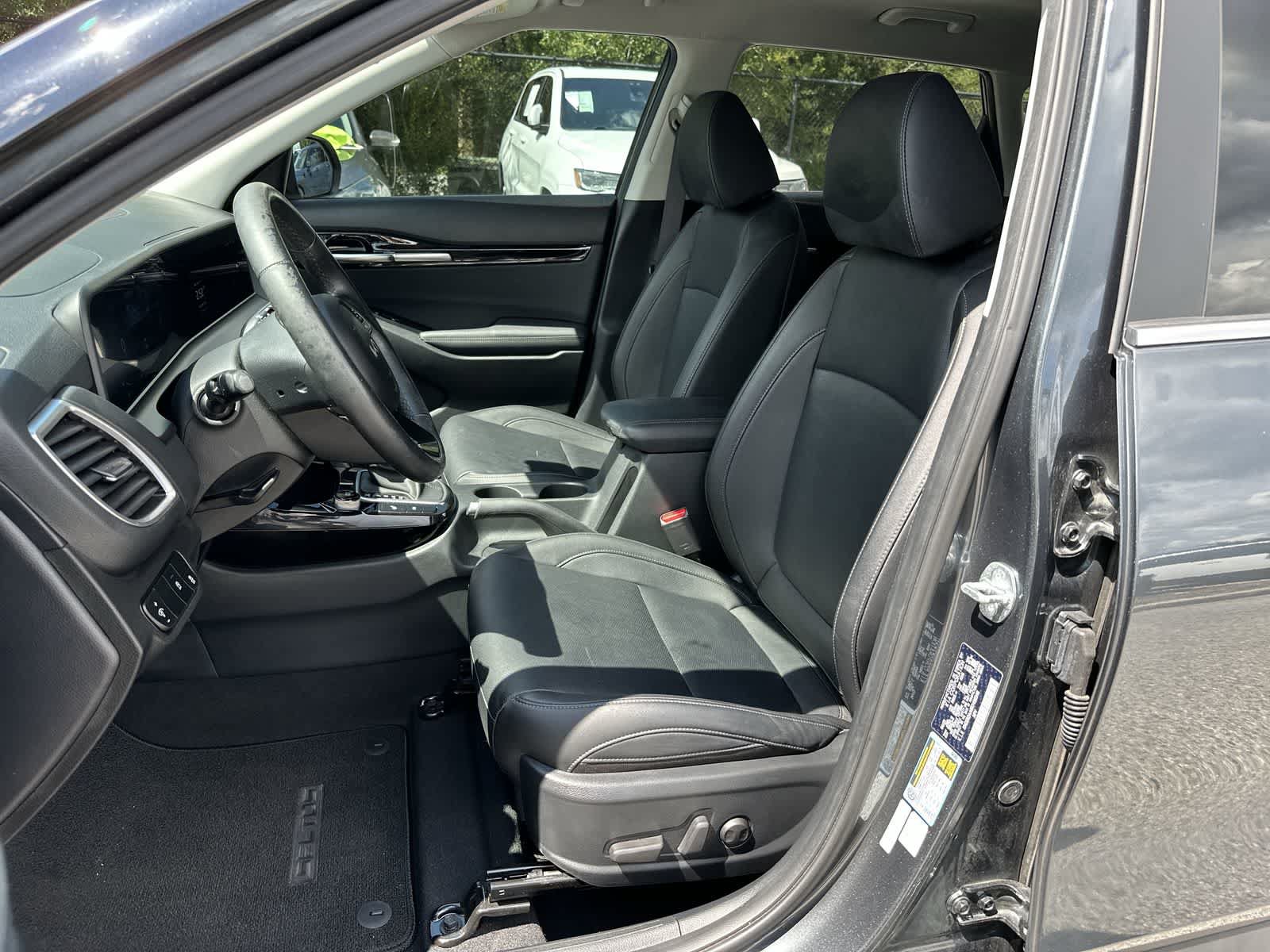 Used 2024 Kia Seltos EX FWD image 3
