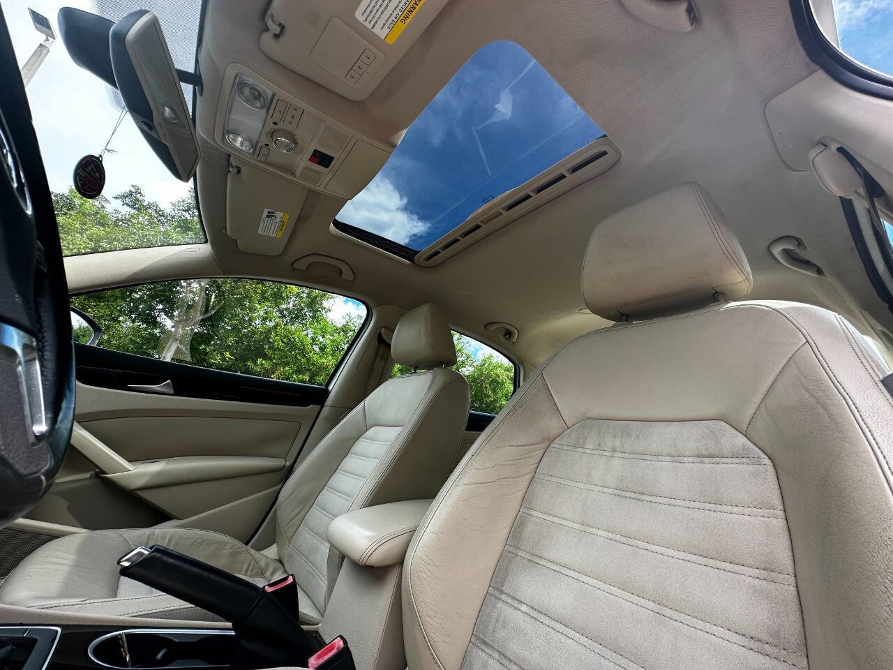 Used 2014 Volkswagen Passat 1.8T SEL Premium image 11