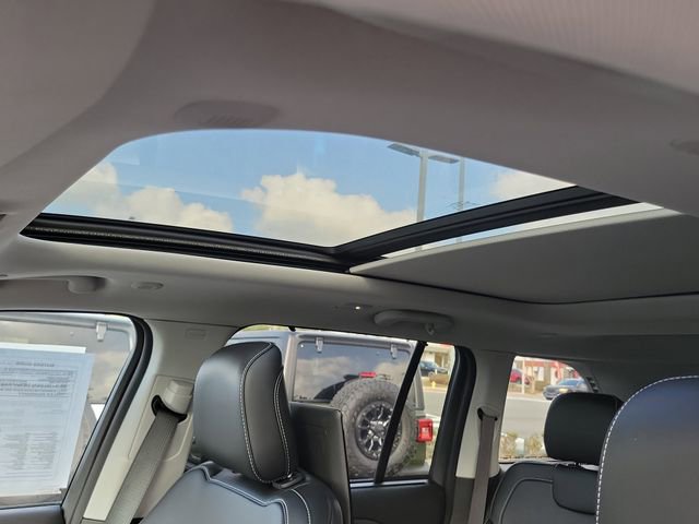 Used 2023 Jeep Grand Cherokee 4WD 4xe w/ Luxury Tech Group II image 32