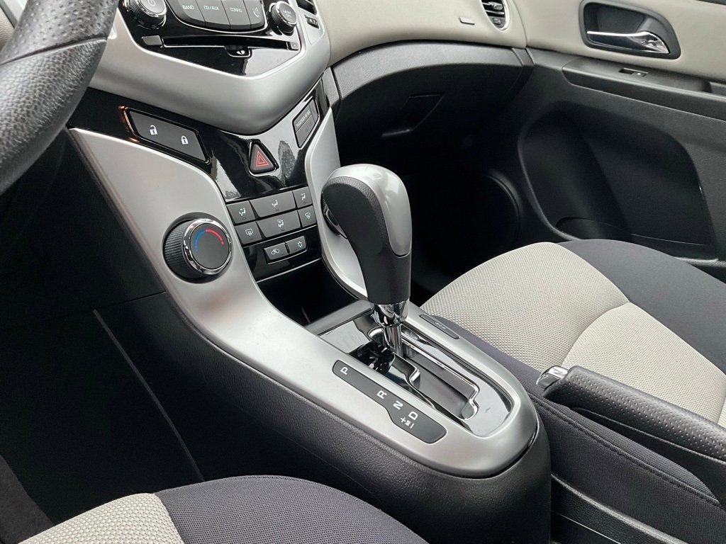 Used 2013 Chevrolet Cruze LS image 19