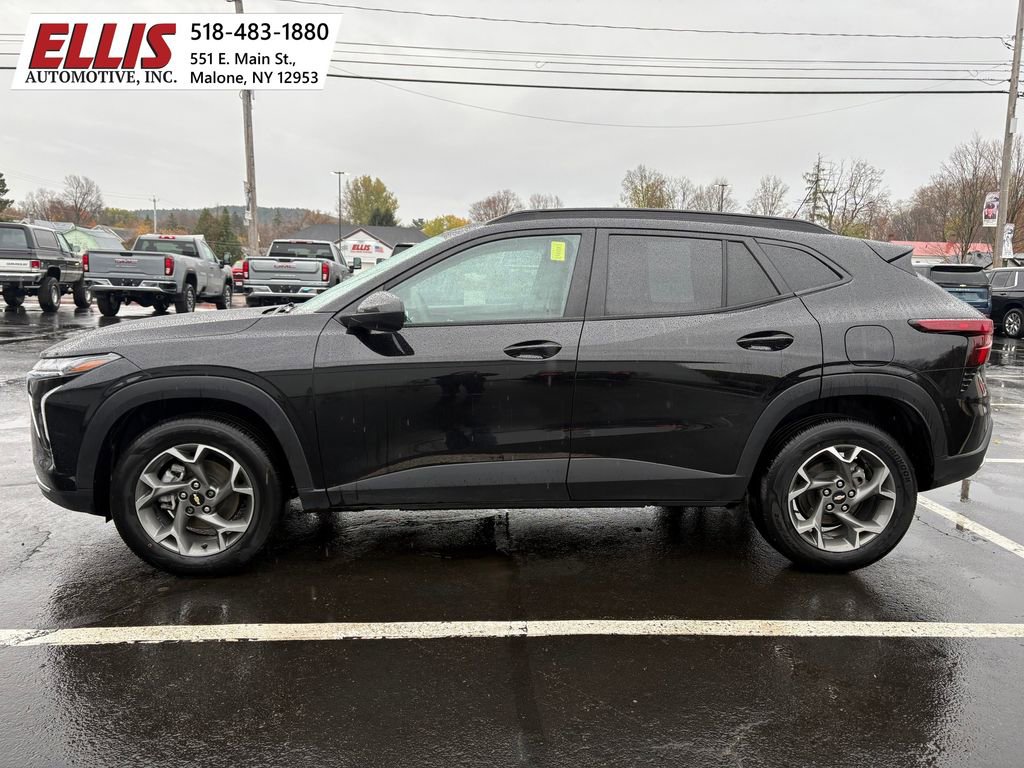 Used 2024 Chevrolet Trax LT image 2