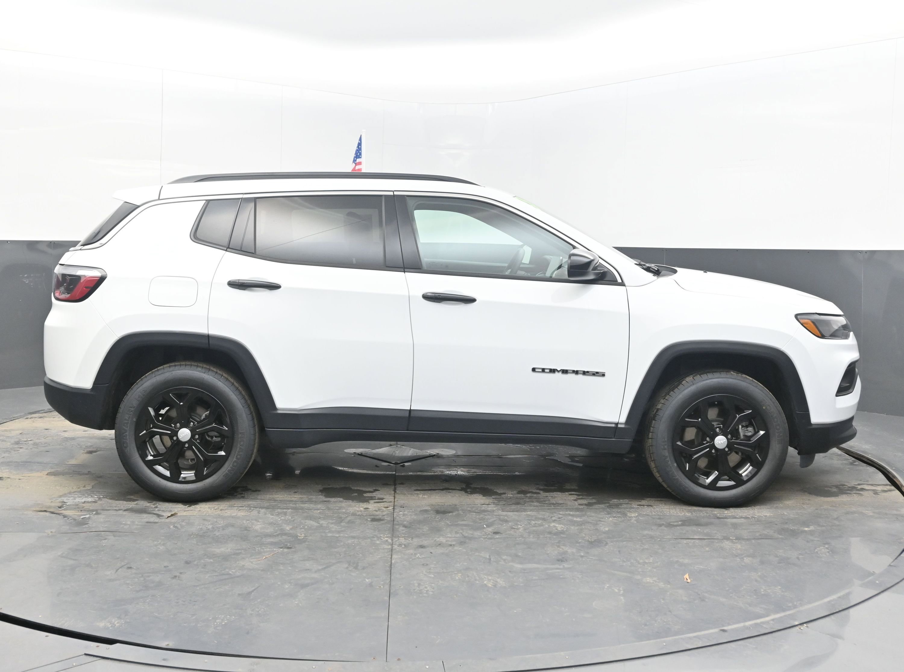 Used 2024 Jeep Compass Latitude image 8