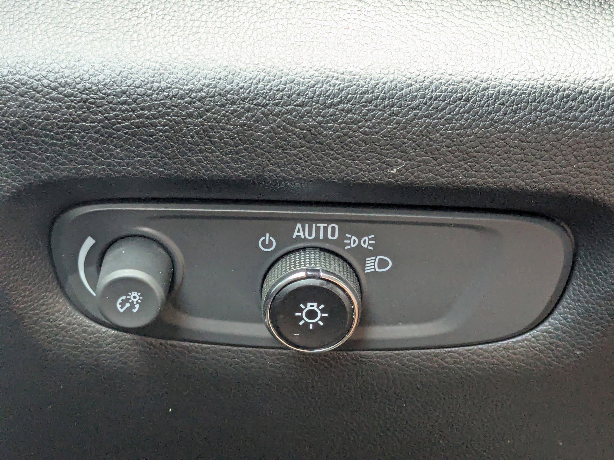 Used 2023 Chevrolet Traverse Premier image 28