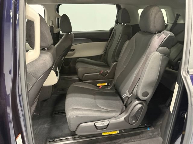Used 2023 Kia Carnival LX FWD image 28