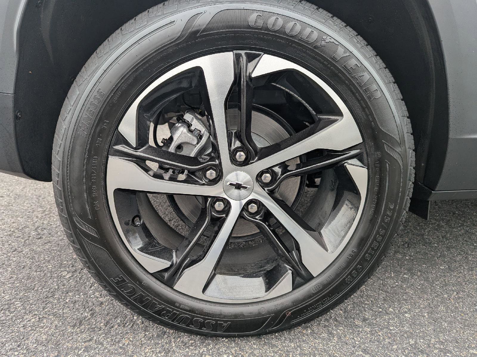 New 2026 Chevrolet Trax RS w/ Sunroof Package image 35