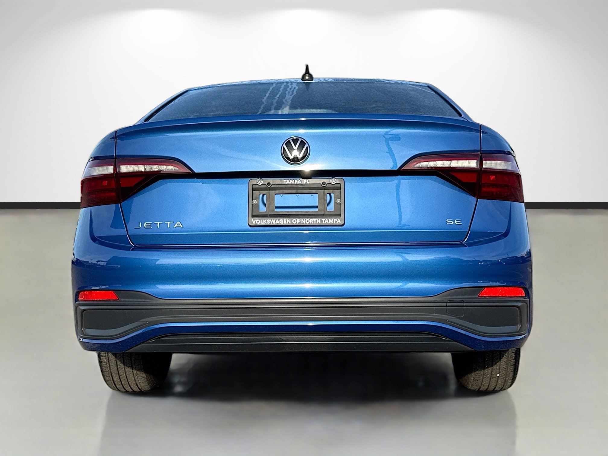 Used 2023 Volkswagen Jetta SE w/ Panoramic Sunroof Package image 4