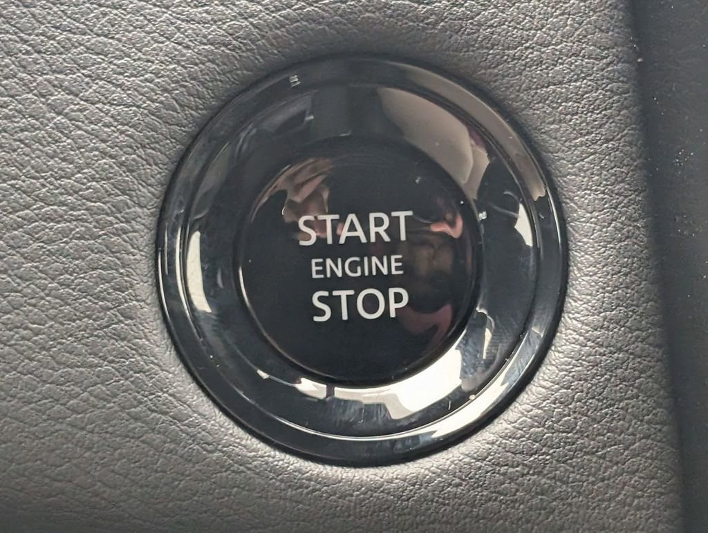 Used 2025 Nissan Armada Platinum image 41