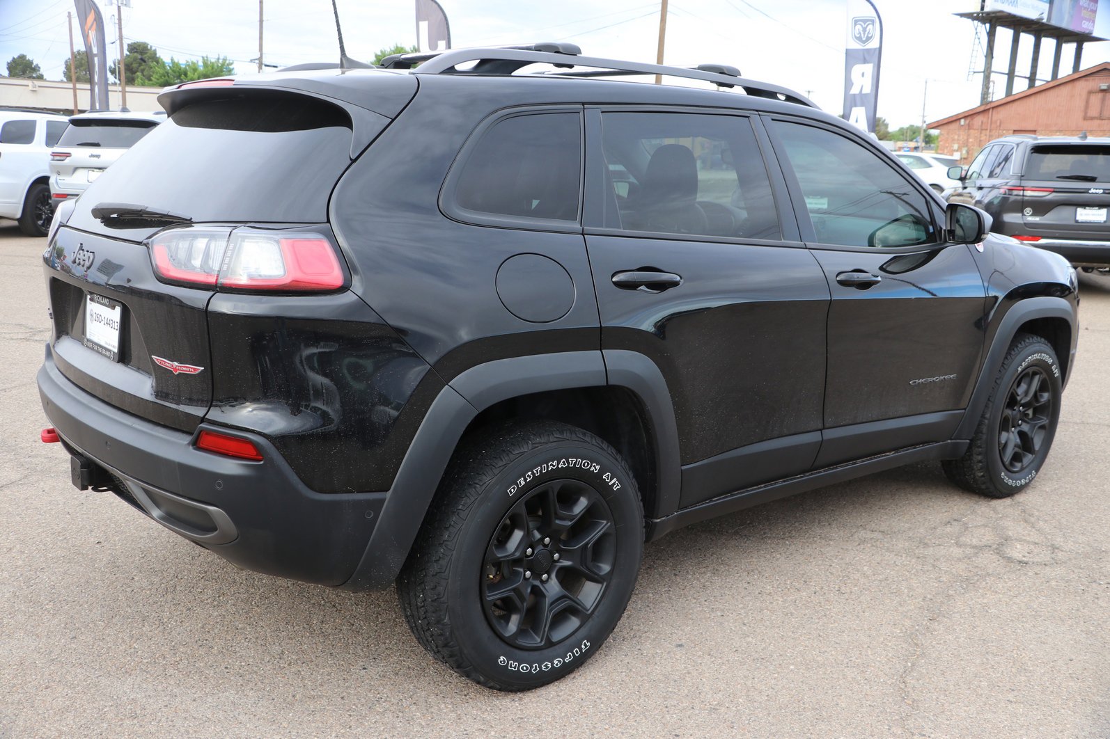Used 2019 Jeep Cherokee Trailhawk AWD/4WD image 7