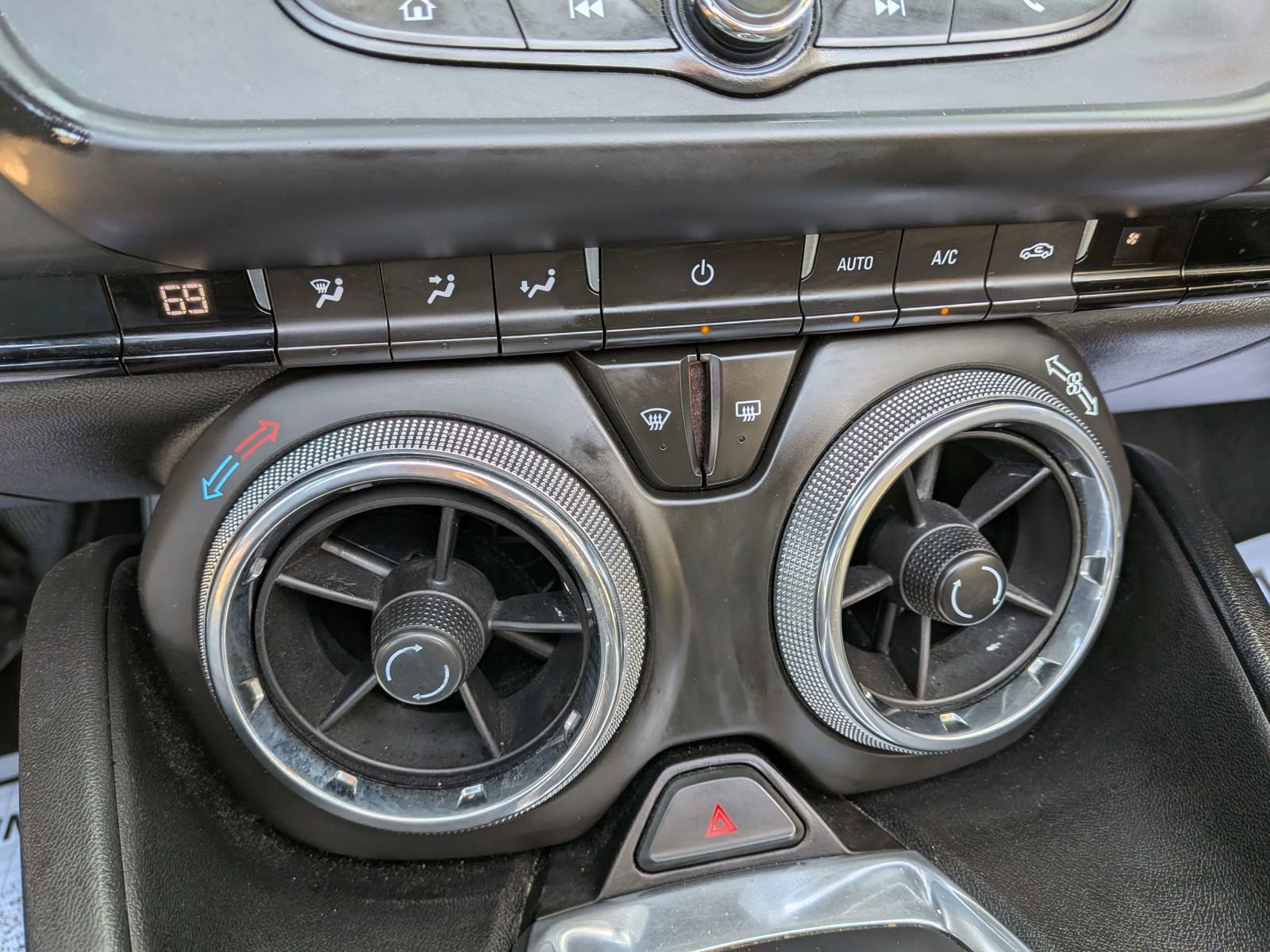 Used 2017 Chevrolet Camaro LT image 33