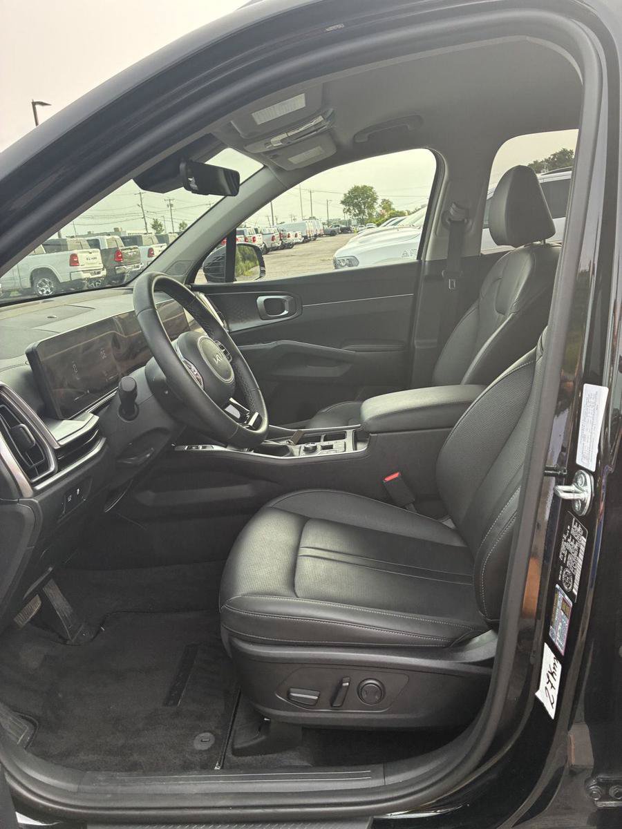 Used 2025 Kia Sorento X-Line EX AWD/4WD image 16