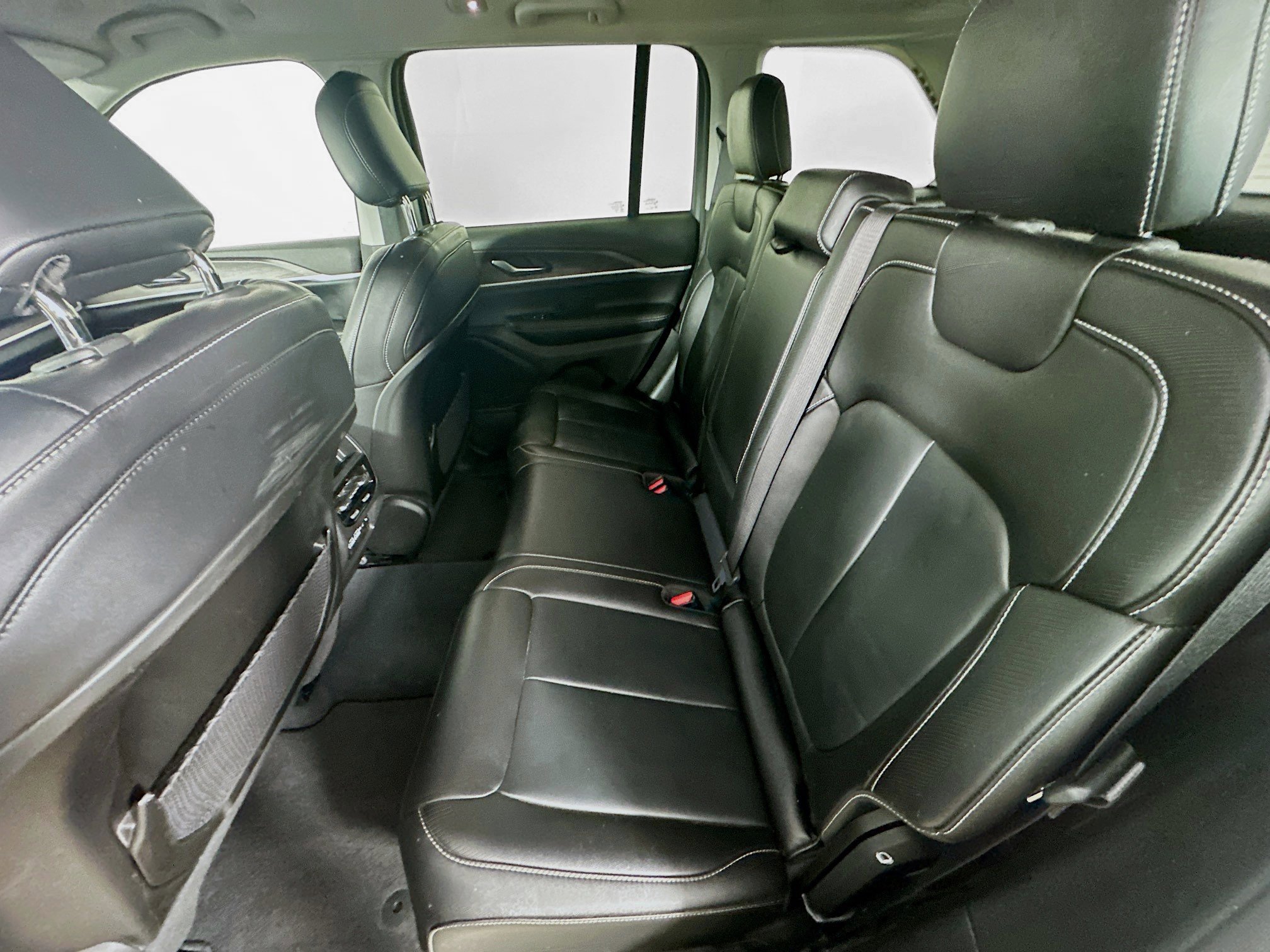 Used 2023 Jeep Grand Cherokee Limited image 32