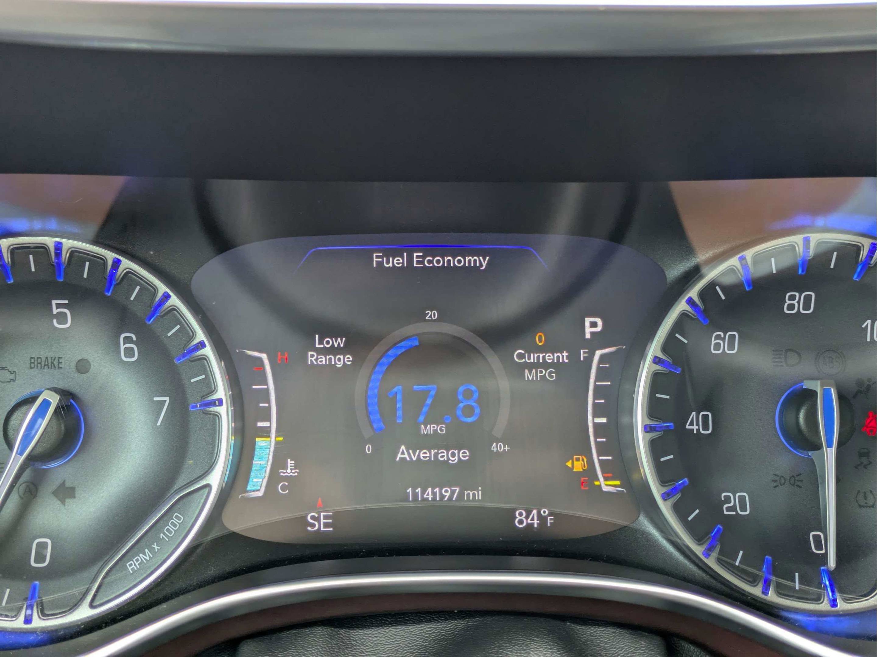 Used 2017 Chrysler Pacifica Limited w/ UConnect Theater Package FWD image 27
