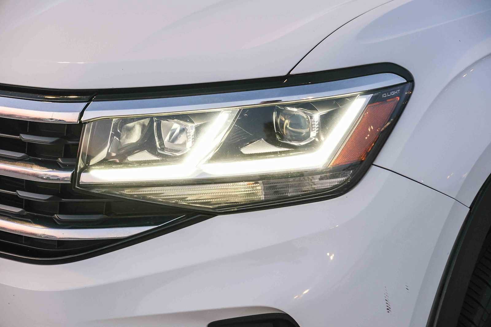 Used 2020 Volkswagen Atlas Cross Sport SEL FWD image 12