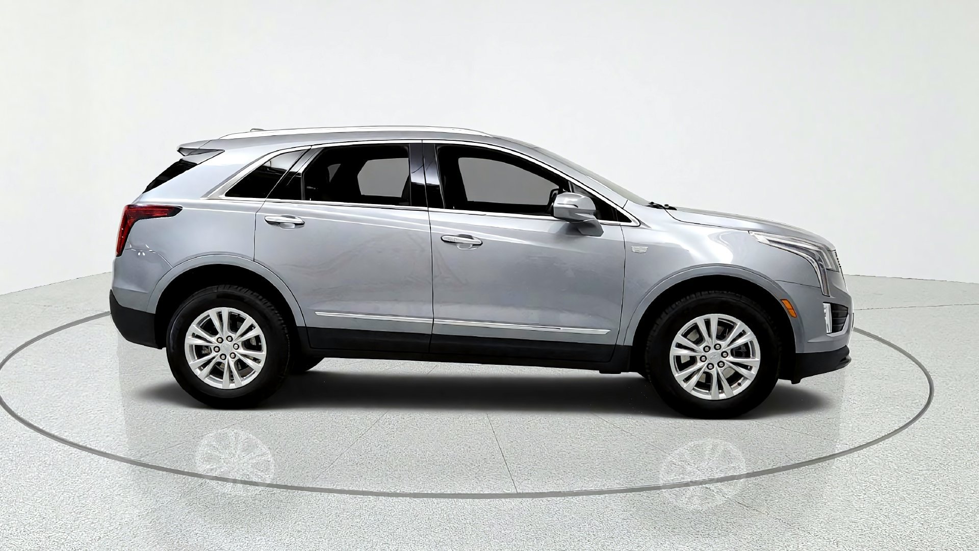 Certified 2024 Cadillac XT5 Luxury w/ LPO, Floor Liner Package AWD/4WD image 6