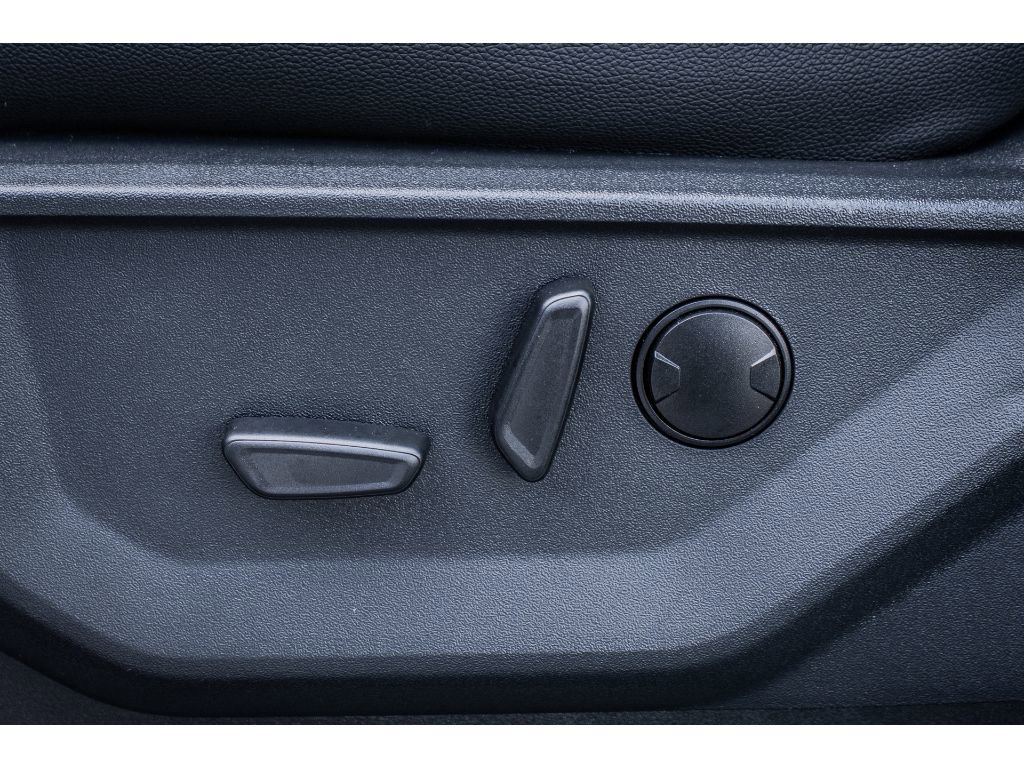 New 2026 Ford F250 Lariat w/ Black Appearance Package image 9