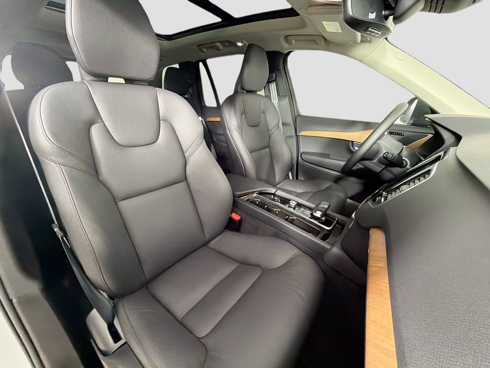 Certified 2024 Volvo XC90 T8 Plus w/ Protection Package Premier AWD/4WD image 30