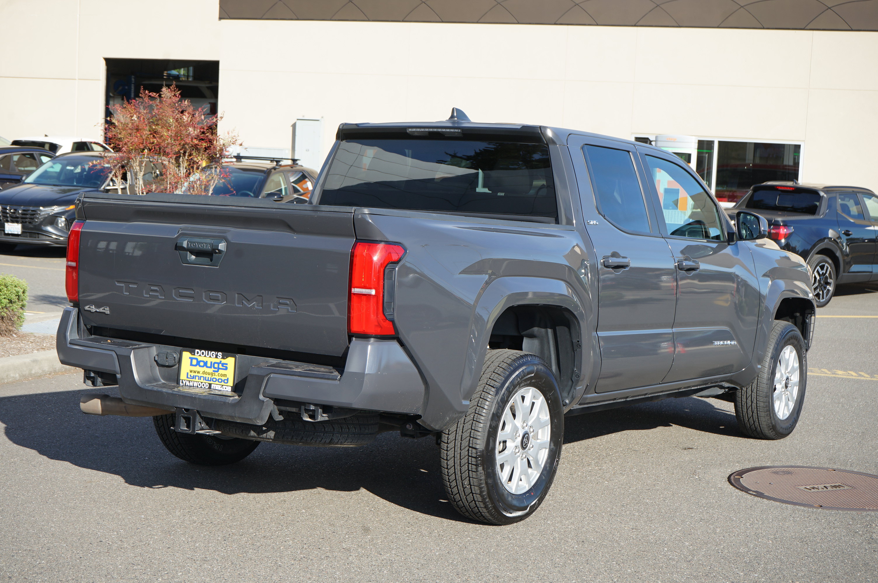 Used 2025 Toyota Tacoma SR5 AWD/4WD image 3