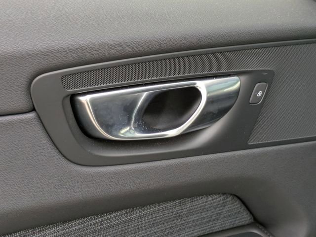 Used 2022 Volvo XC60 B5 Momentum image 26