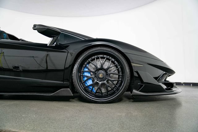 Used 2020 Lamborghini Aventador SVJ AWD/4WD image 11