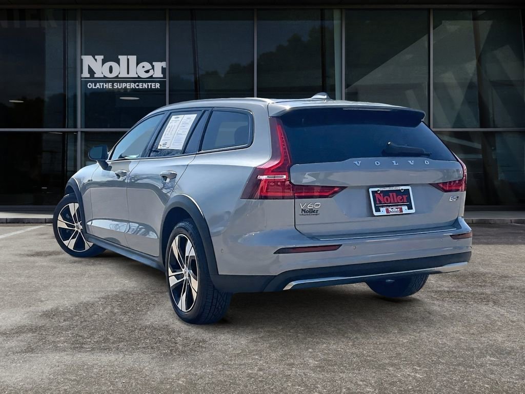 Used 2024 Volvo V60 B5 Cross Country Plus image 13
