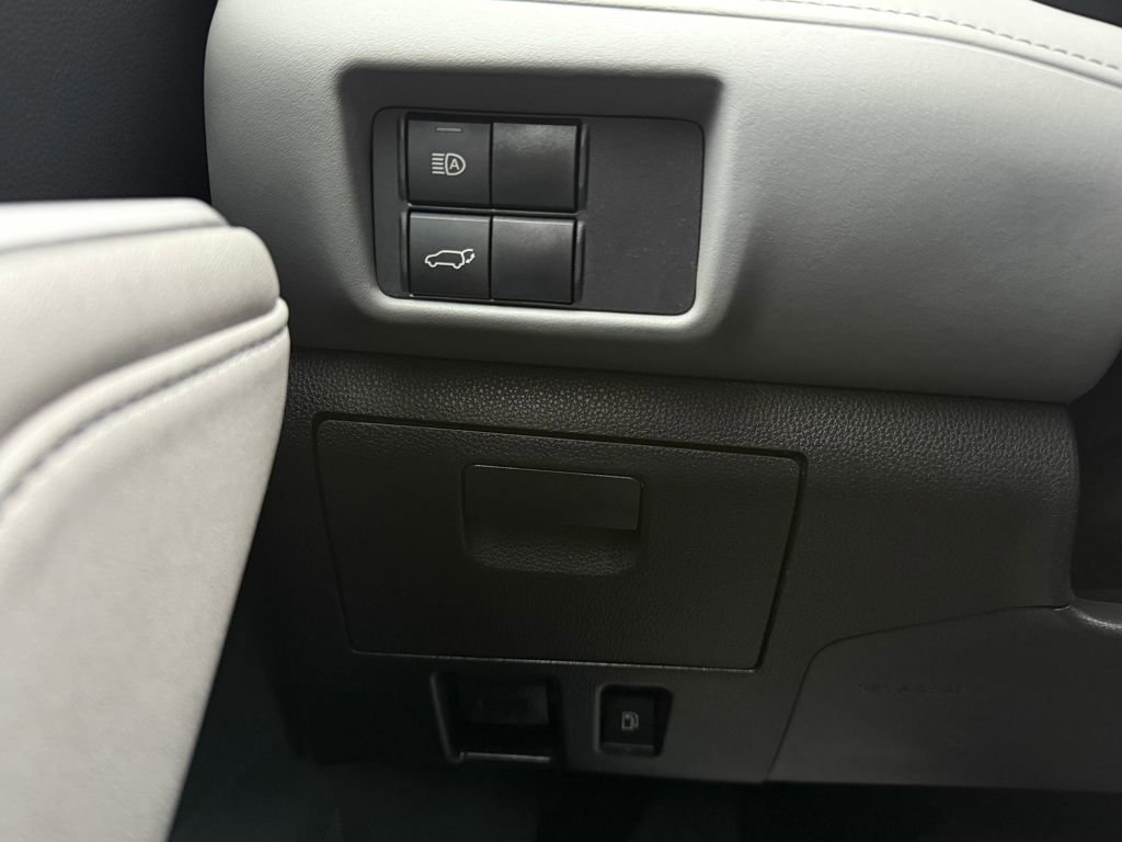 Used 2021 Toyota Highlander LE image 22