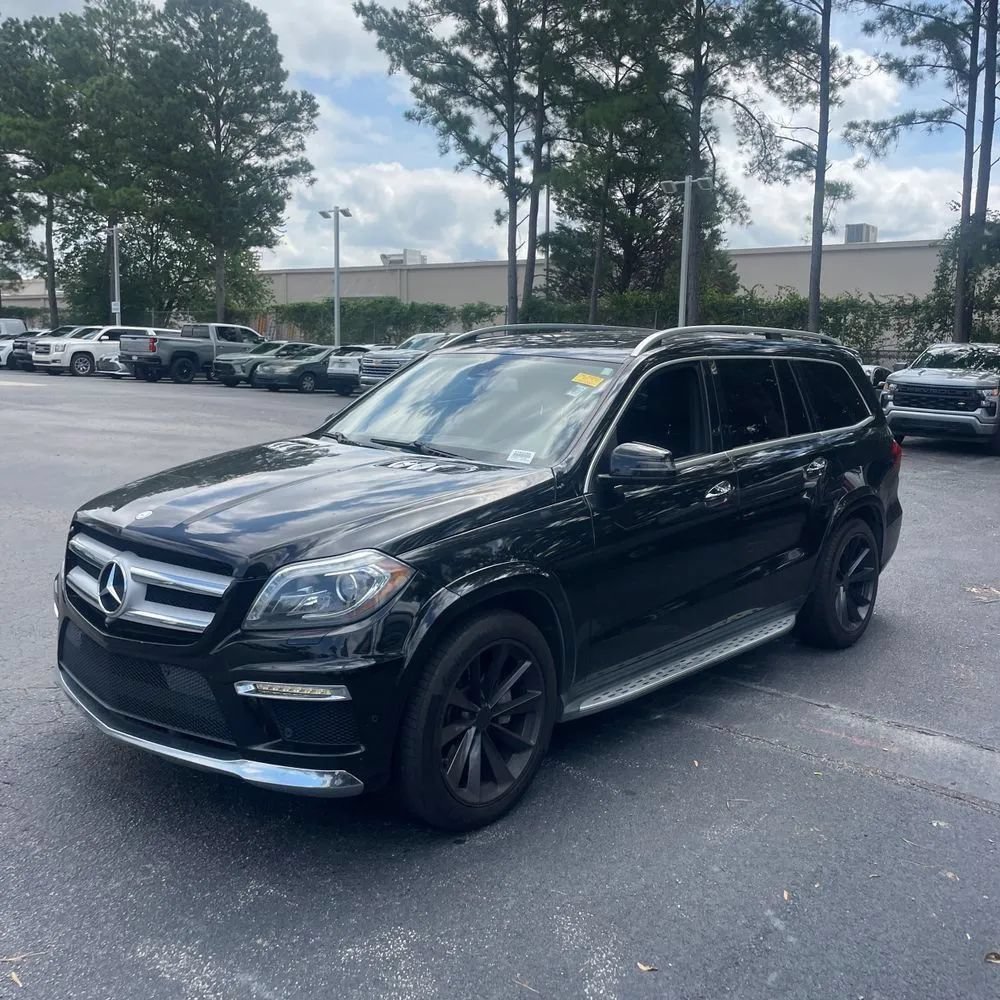 Used 2015 Mercedes-Benz GL 550 4MATIC image 3