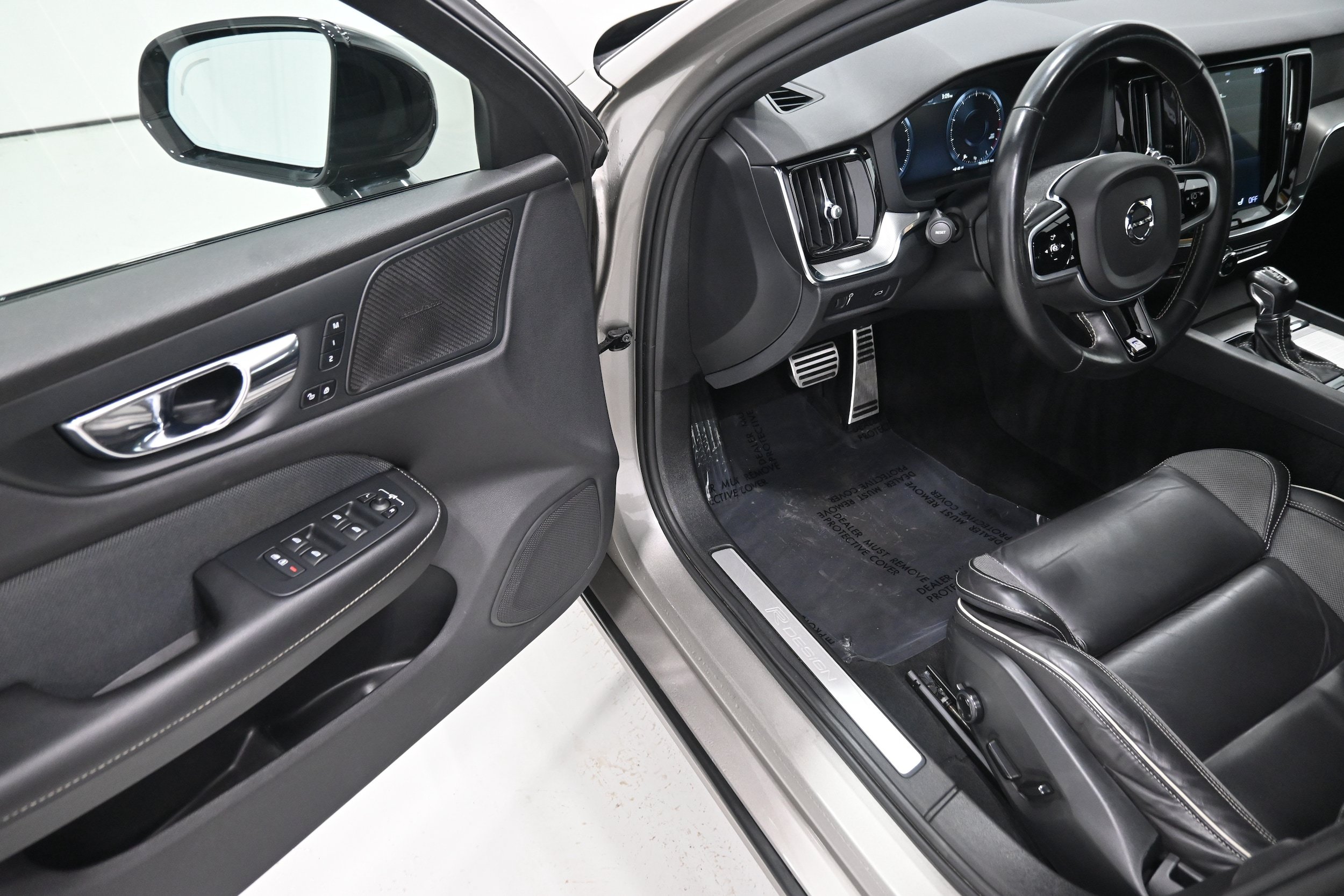 Used 2019 Volvo S60 T6 R-Design AWD/4WD image 3